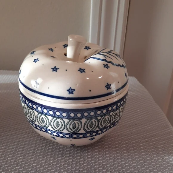 Polish Pottery Apple Covered Dish - Picture 1 of 8